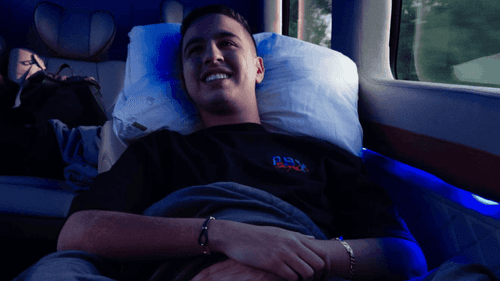 Martín Elías Jr en su nueva van.